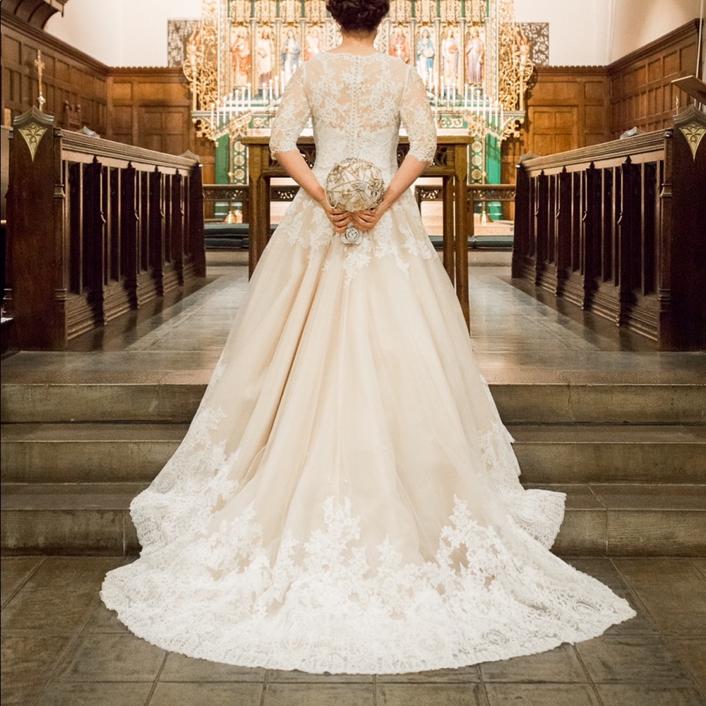 Wedding gown